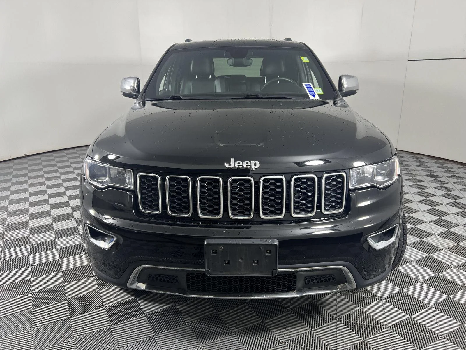 Used 2018 Diamond Black Crystal Pearlcoat Jeep Limited image 5