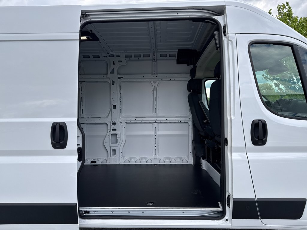 New 2026 Bright White Clear-Coat Exterior Paint RAM Tradesman image 14