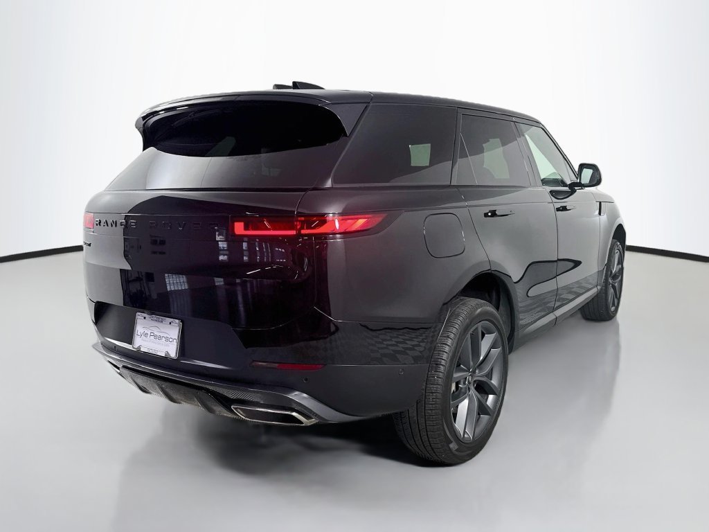 Used 2024 Black Land Rover SE image 9