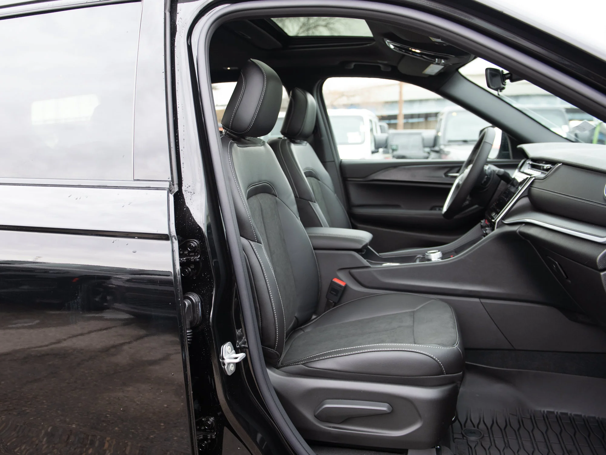 New 2025 Black Jeep Altitude* 4x4, Trailer Tow, Sunroof, Heated Leather image 25
