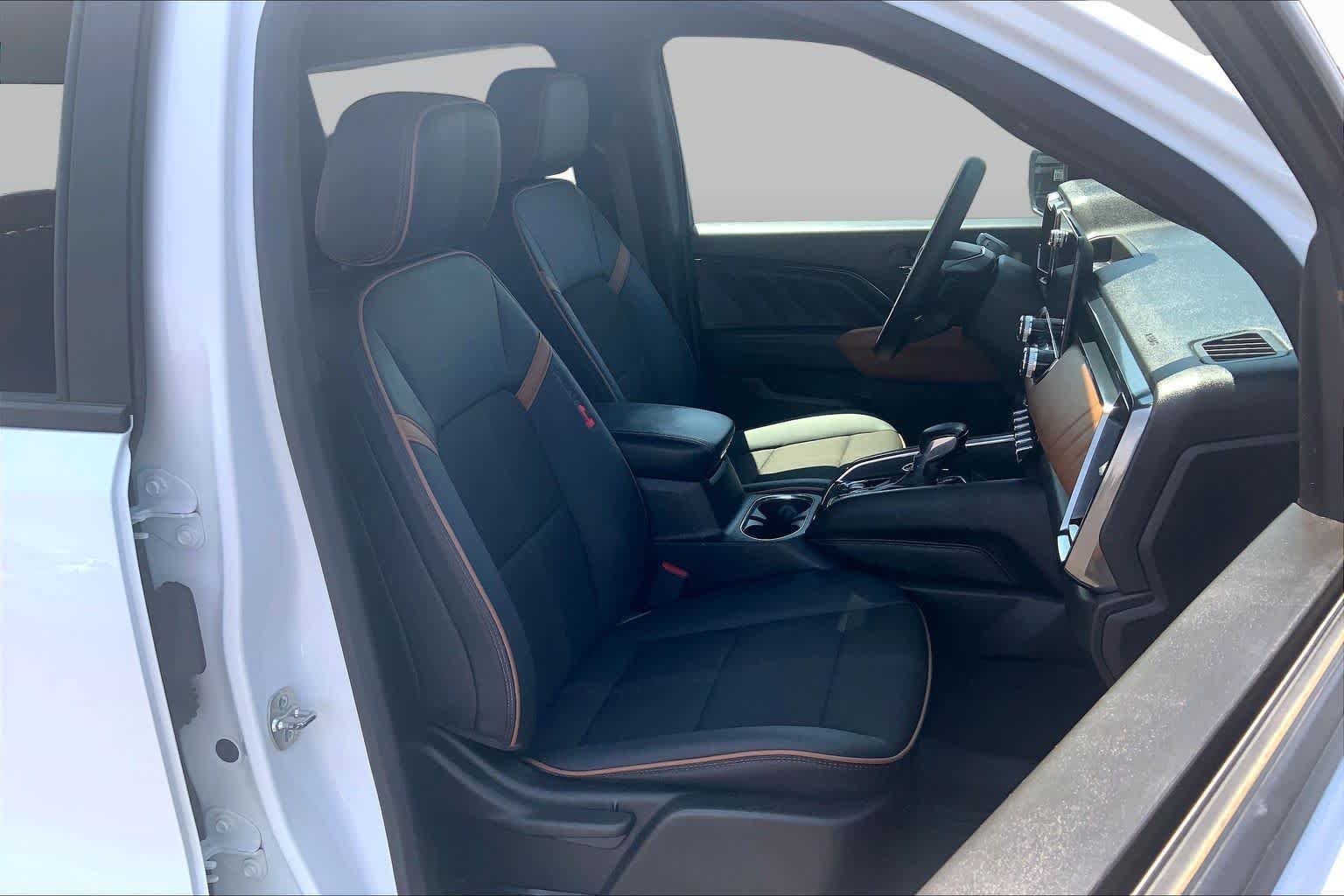 Used 2024 Summit White GMC 4WD AT4 image 18