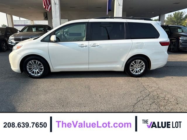 Used 2017 White Toyota XLE Premium image 7