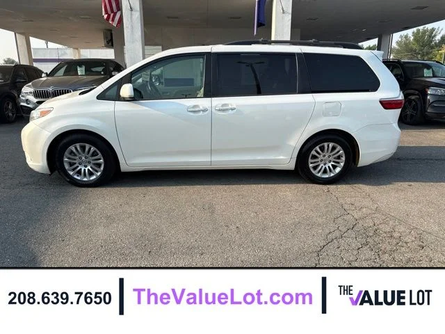 Used 2017 White Toyota XLE Premium image 7