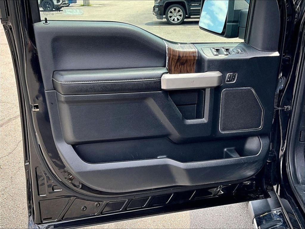 Used 2020 Black Metallic Ford Lariat image 9
