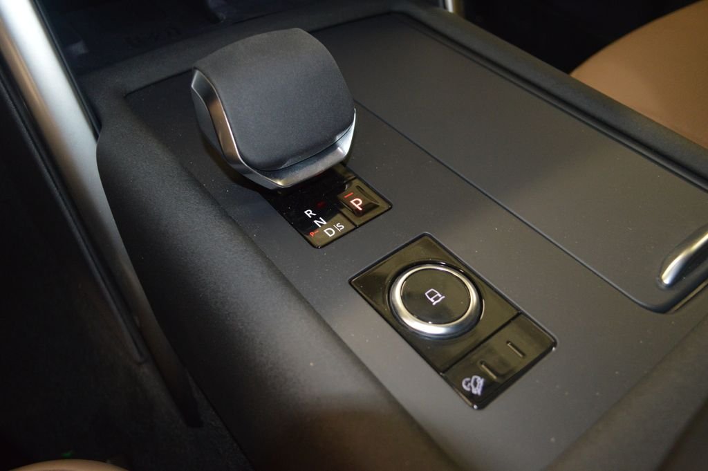 Used 2025 Gray Land Rover Metropolitan Edition image 35