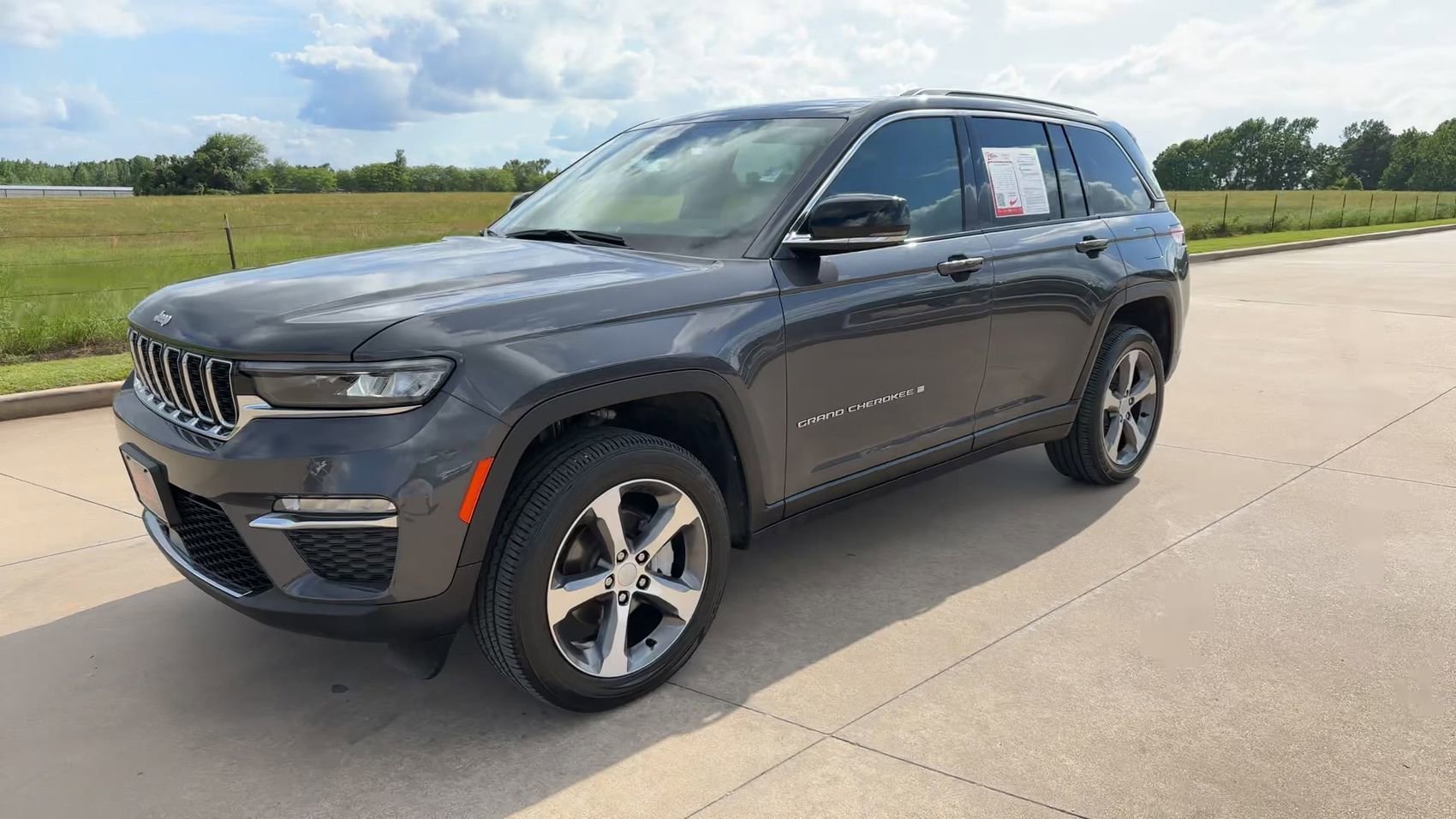 Used 2025 Baltic Gray Metallic Clearcoat Jeep Limited image 3