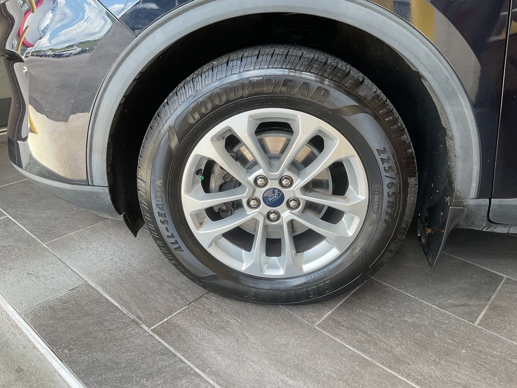 Used 2021 Blue Ford SE image 4
