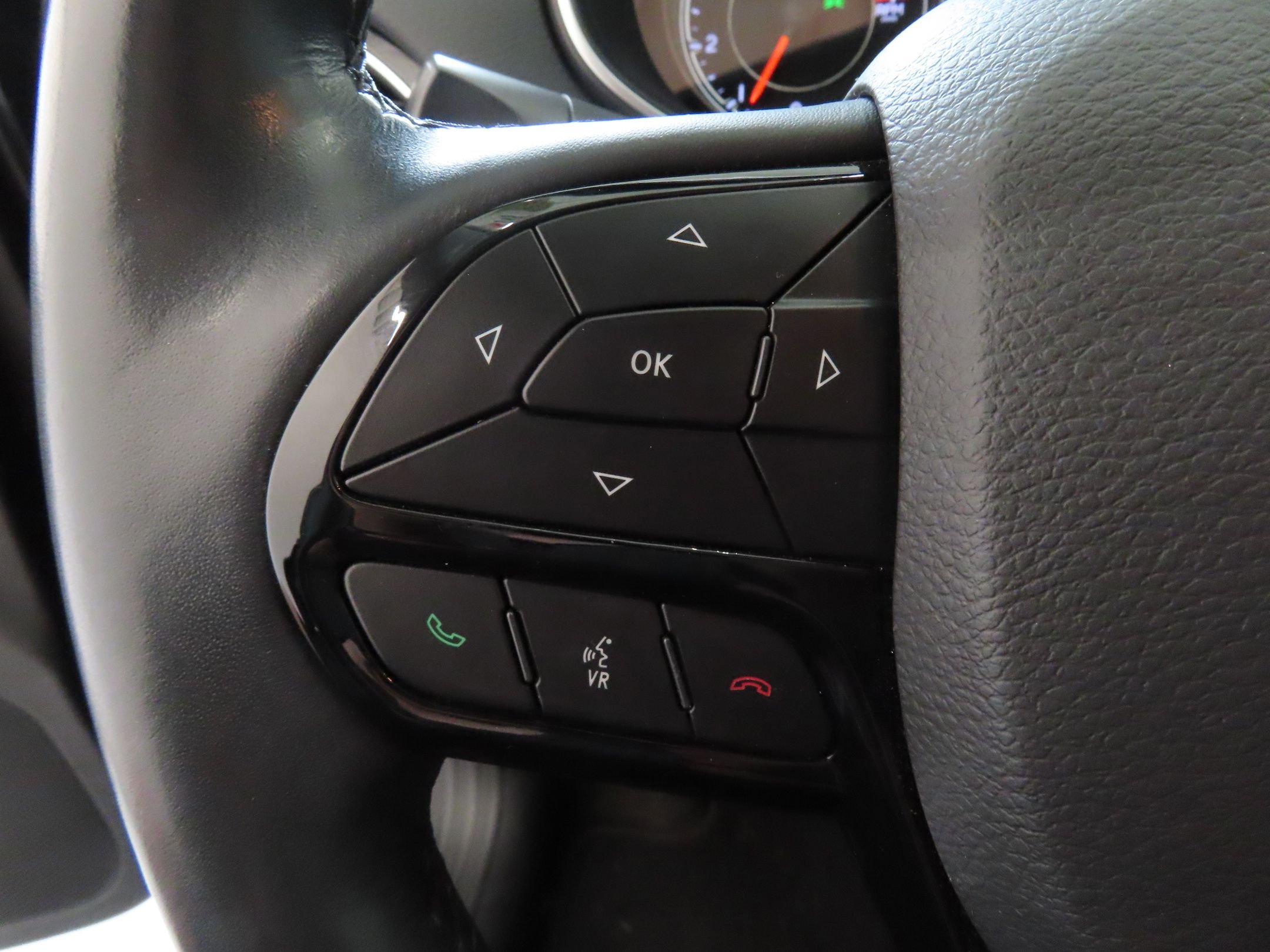Used 2021 Black Jeep Latitude Plus image 13