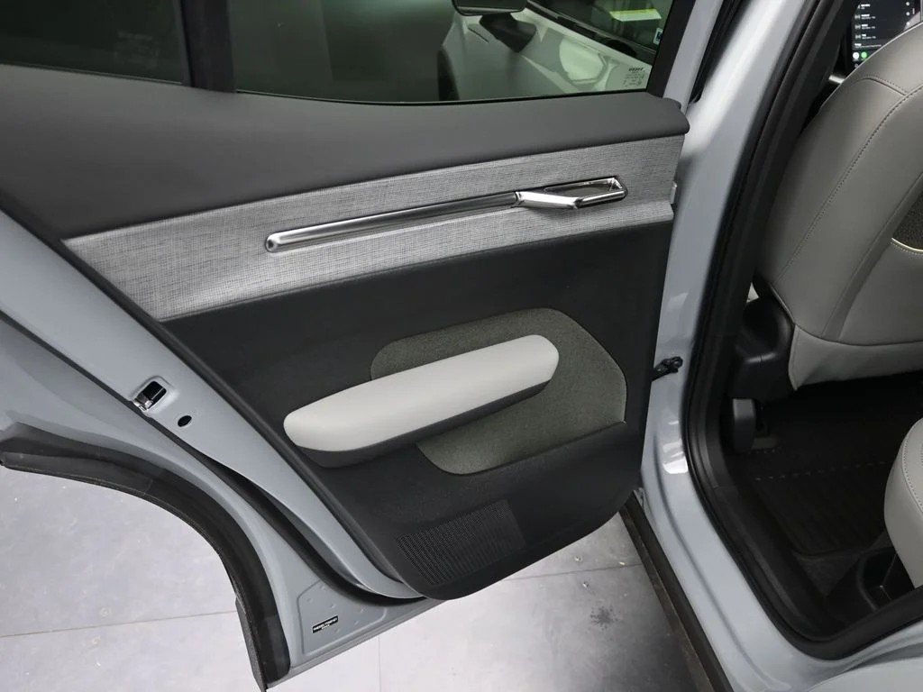 New 2026 Vapour Grey Volvo Twin Motor Cross Country Ultra image 16