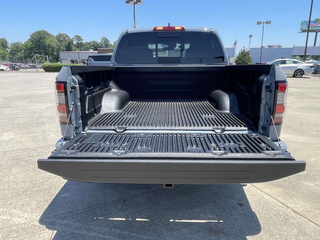 New 2026 Boulder Gray Pearl Nissan Crew Cab SV image 9