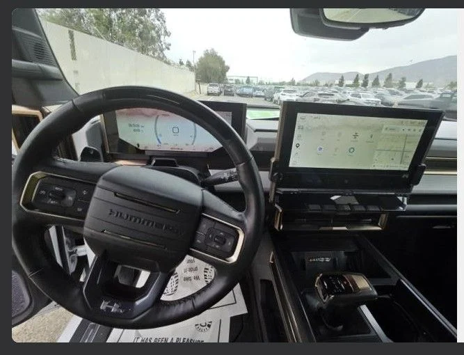 Used 2024 White GMC 2X image 9