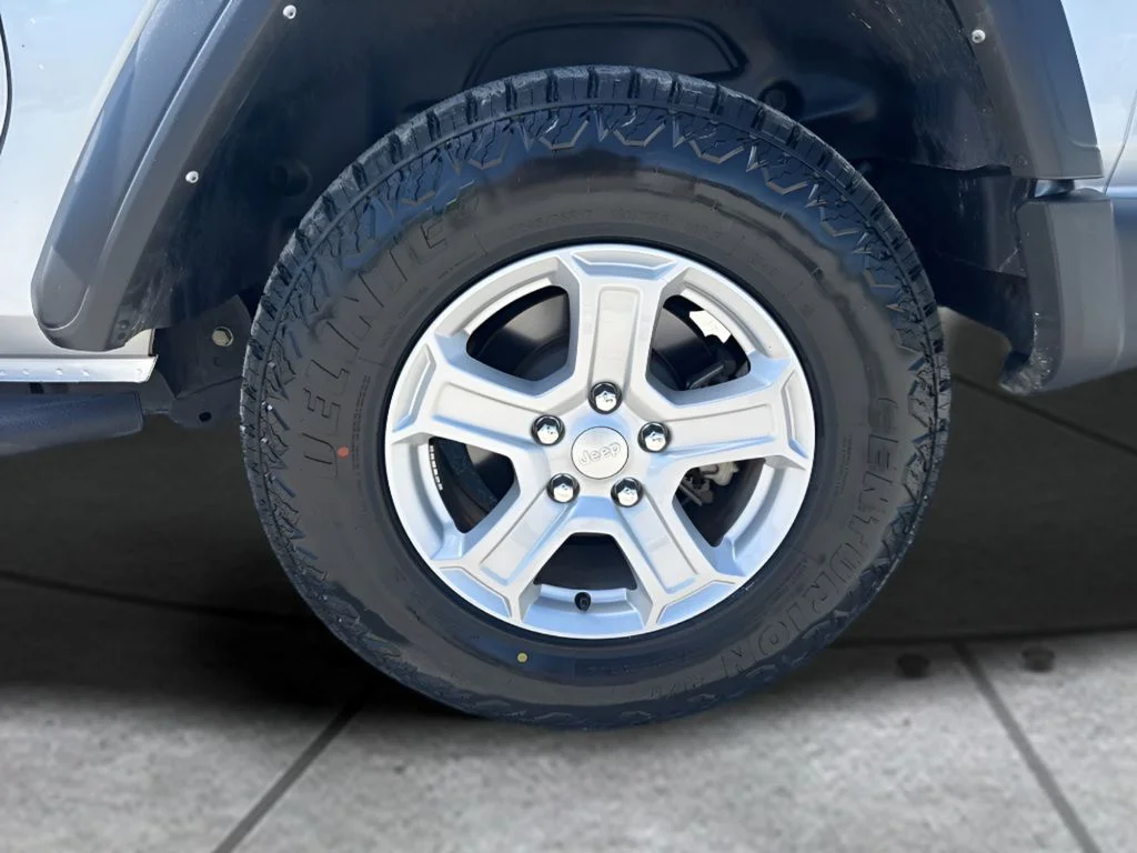Used 2022 Silver Jeep Sport S image 26