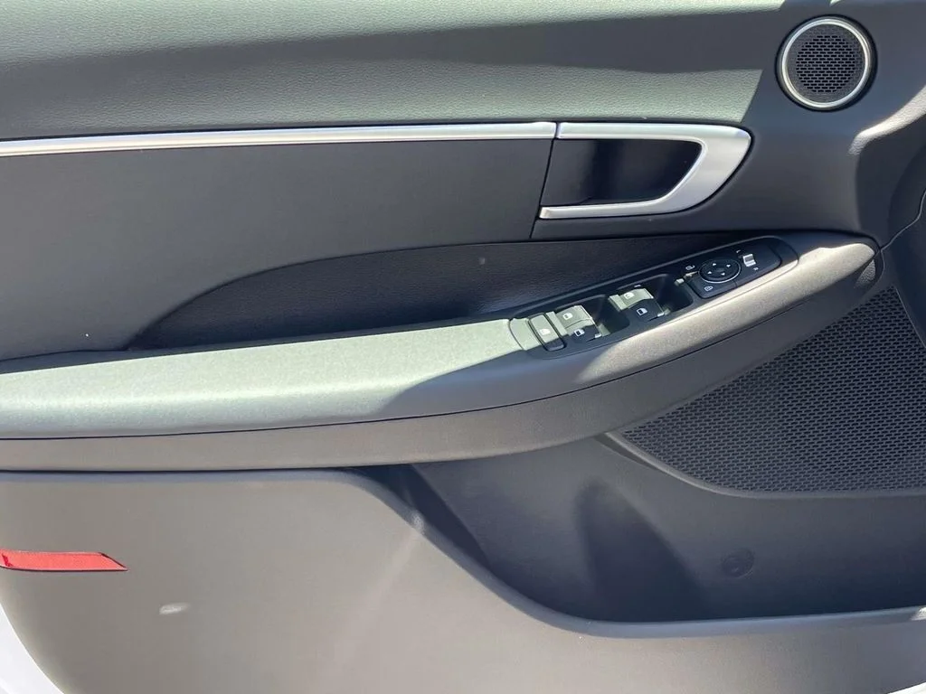 New 2026 White Hyundai SE image 13