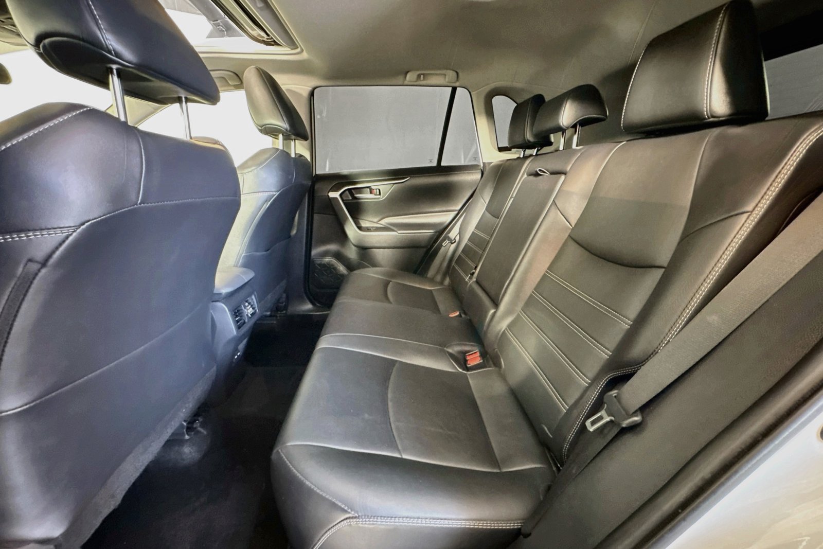 Used 2022 Blizzard Pearl Toyota XLE Premium image 22