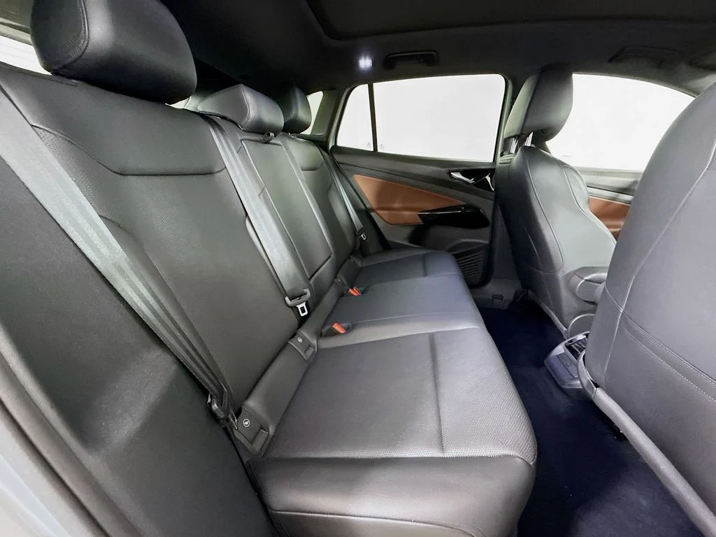 Used 2021 Silver Volkswagen Pro S image 26