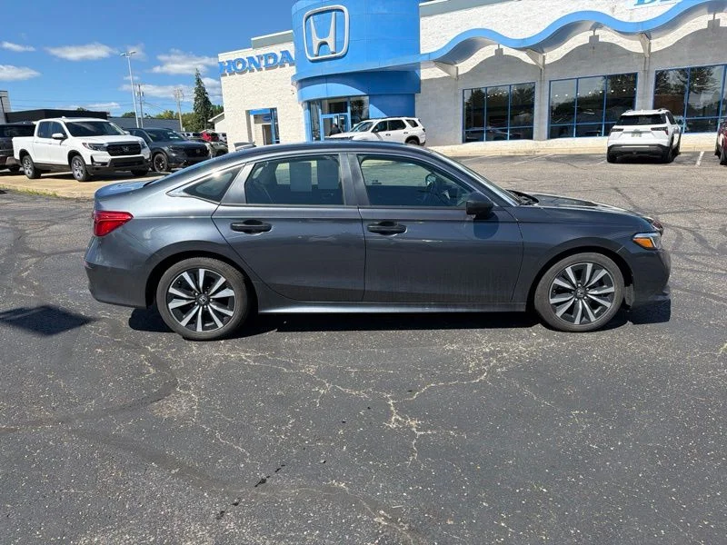 Used 2024  Honda EX image 8