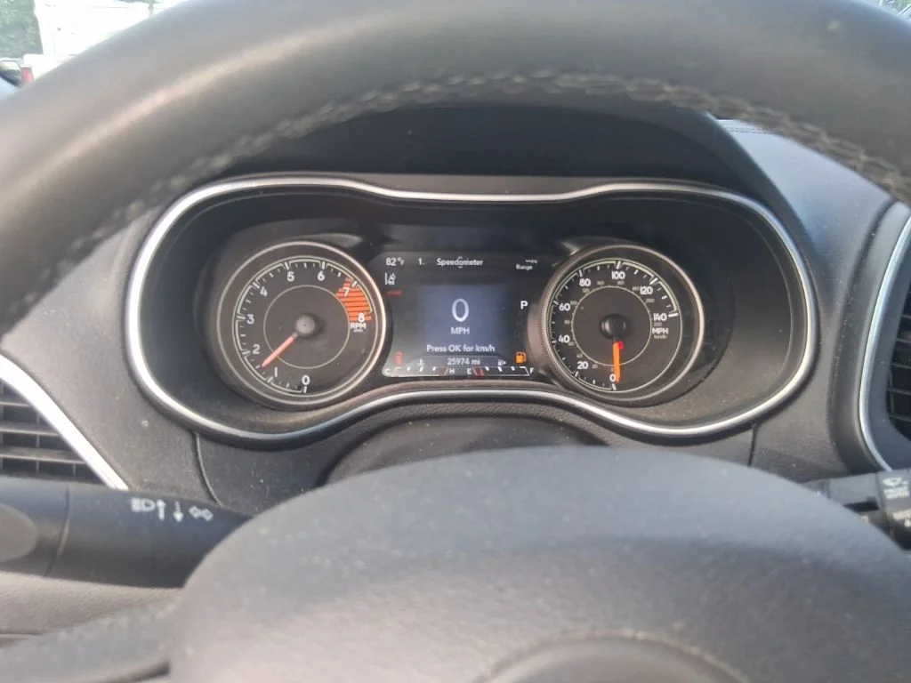 Used 2022 White Jeep Latitude Lux image 9