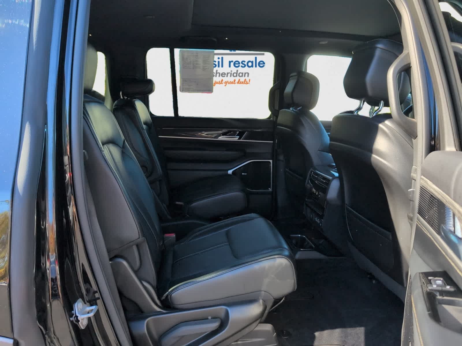 Used 2022 Diamond Black Crystal Pearlcoat Jeep Series III image 21
