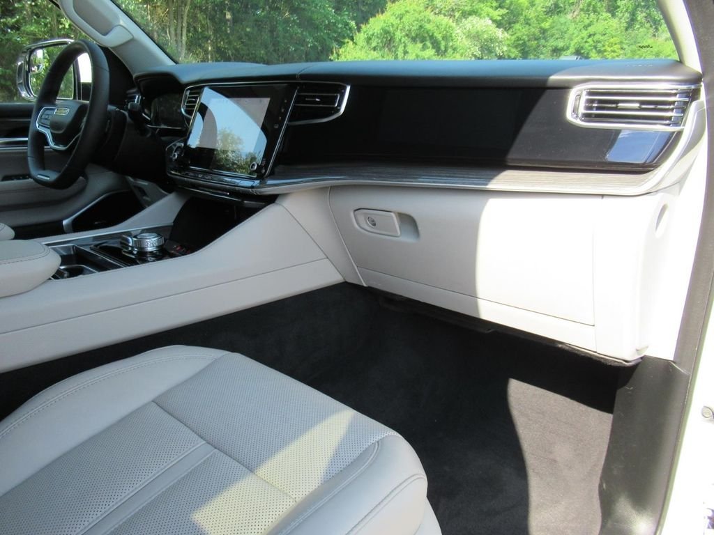 Used 2022 White Jeep Series II image 11