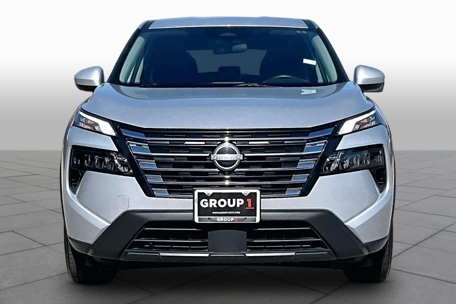 Used 2025 Brilliant Silver Metallic Nissan SV image 4