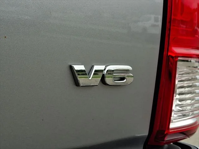 Certified Used 2017 SILVER ME Toyota  image 32