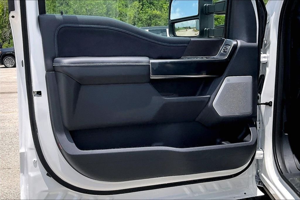 New 2026 Star White Metallic Tri-Coat Ford Platinum image 13