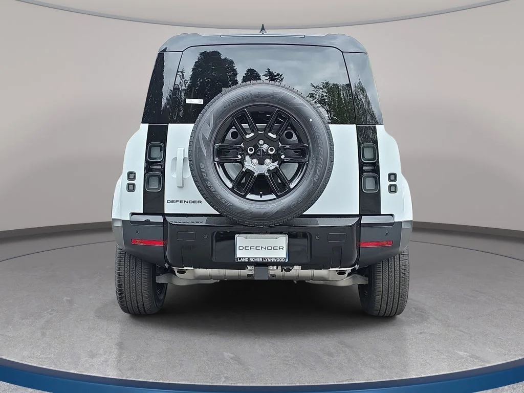 New 2026 Fuji White LAND ROVER S image 6