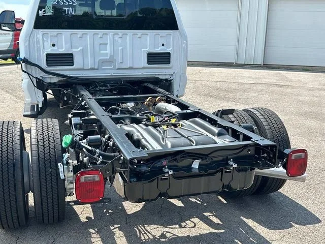New 2026 Oxford White Ford F-450® XL image 13