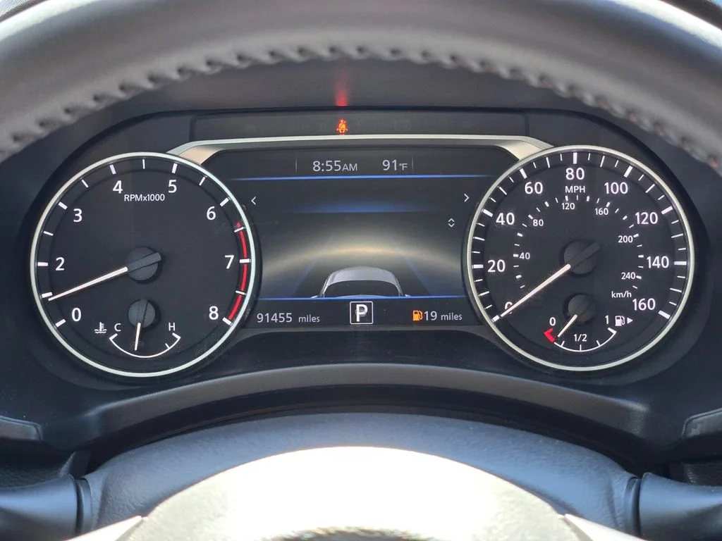 Used 2021 Red Nissan SR image 27