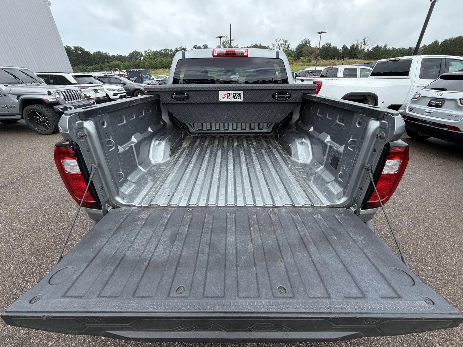 Used 2024 Summit White GMC 2WD Elevation image 18