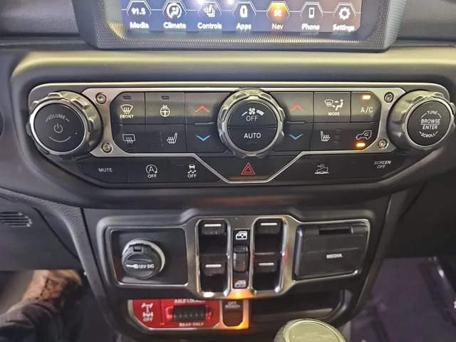 Used 2022 Black Jeep Mojave image 25
