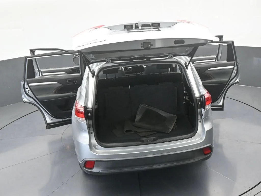 Used 2019 Celestial Silver Metallic Toyota LE image 64