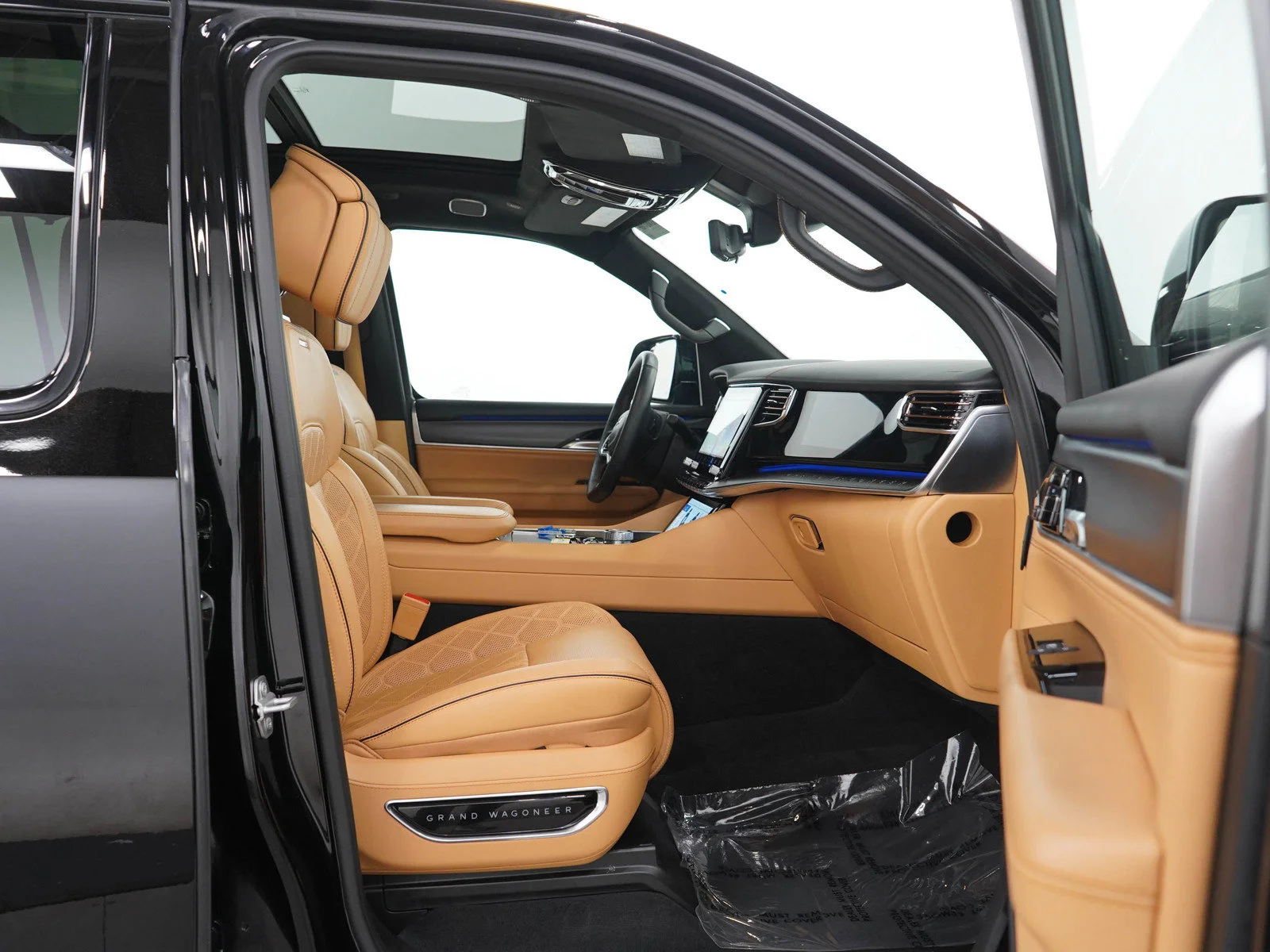 Used 2025 Diamond Black Crystal Pearlcoat Jeep Series III image 11