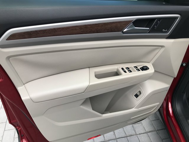 Used 2019 Fortana Red Metallic Volkswagen 3.6L V6 SEL Premium image 15