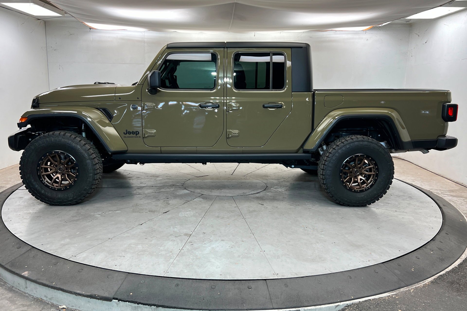 New 2025 41 Exterior Paint Jeep Sport S image 2