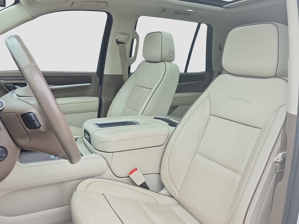 Used 2022 White Frost Tricoat GMC Denali image 7