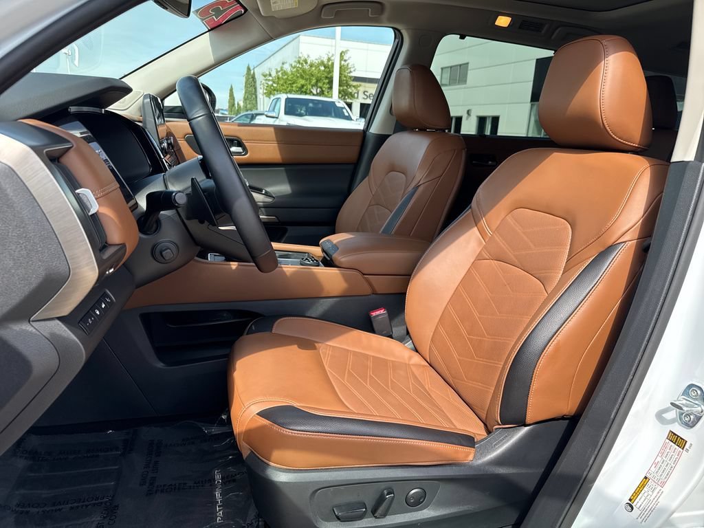 2025 Nissan Pathfinder Platinum - Photo 13