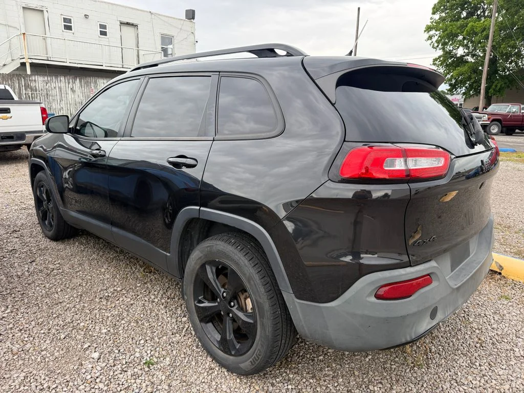 Used 2015 Black Jeep Latitude image 8