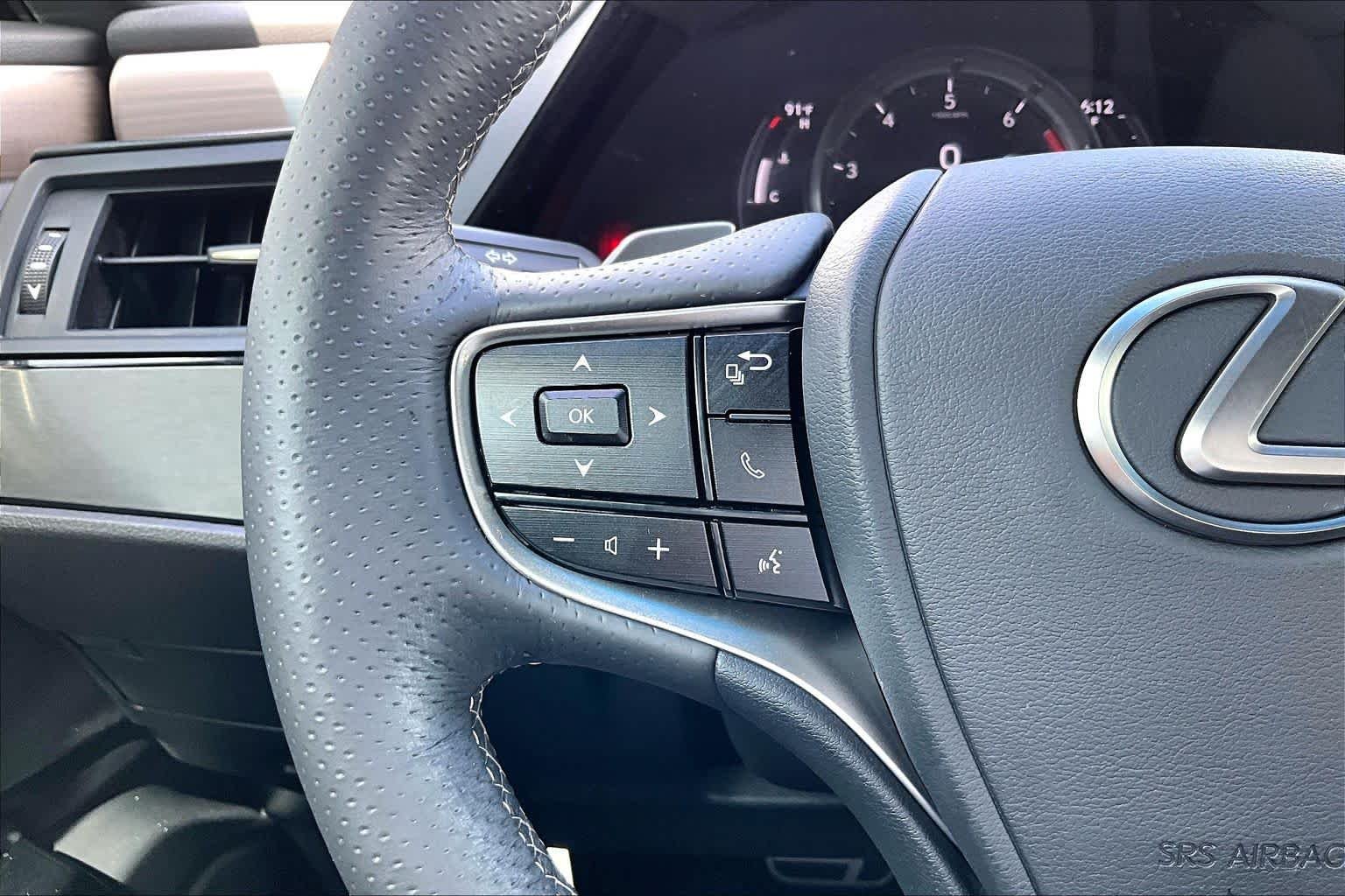 Used 2024 Ultra White Lexus F SPORT Handling image 23