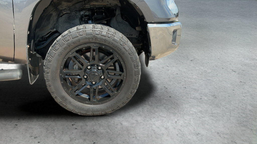 Used 2018 Gray Toyota SR5 image 23