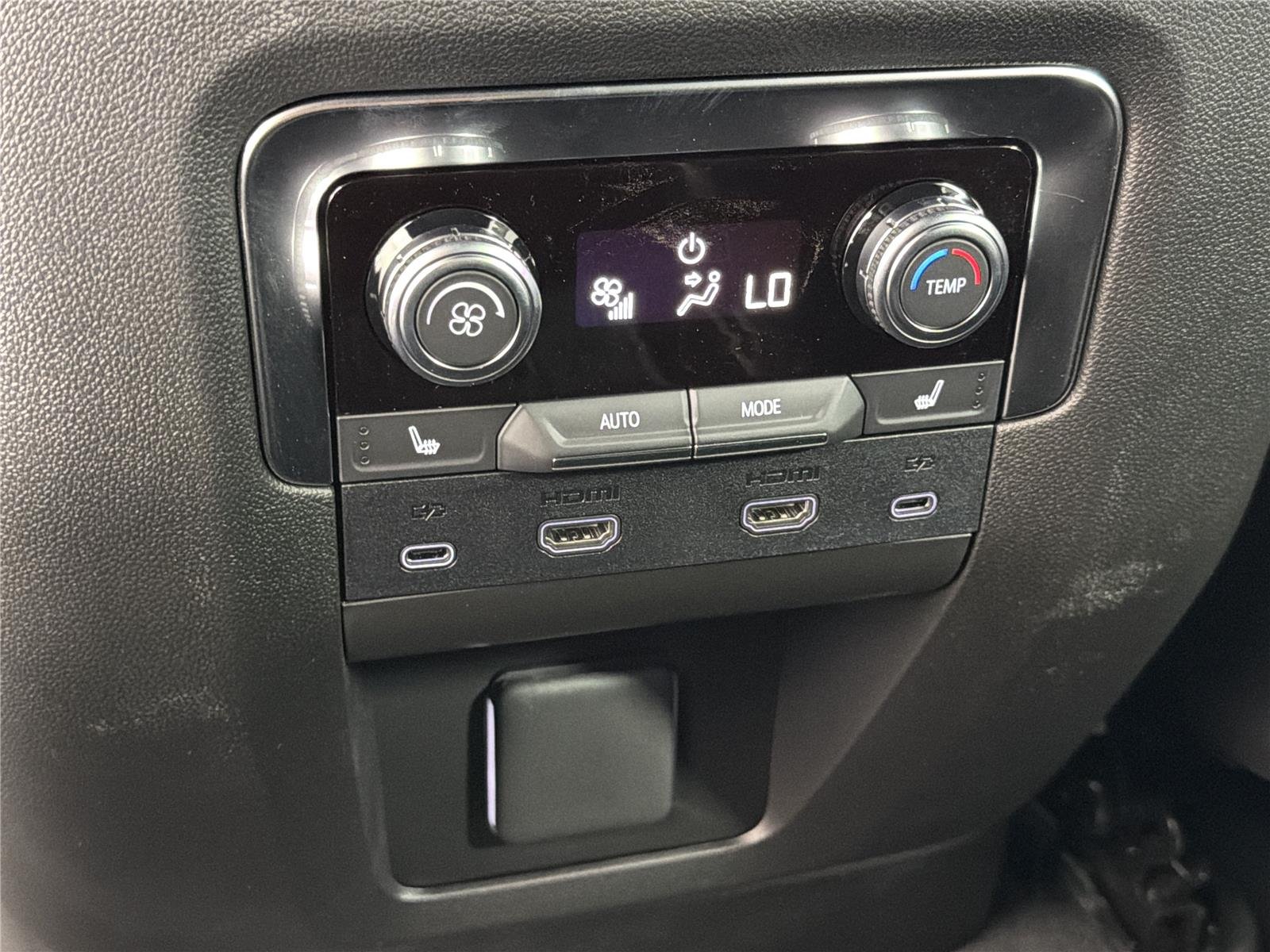 2026 GMC Yukon XL Denali - Photo 24