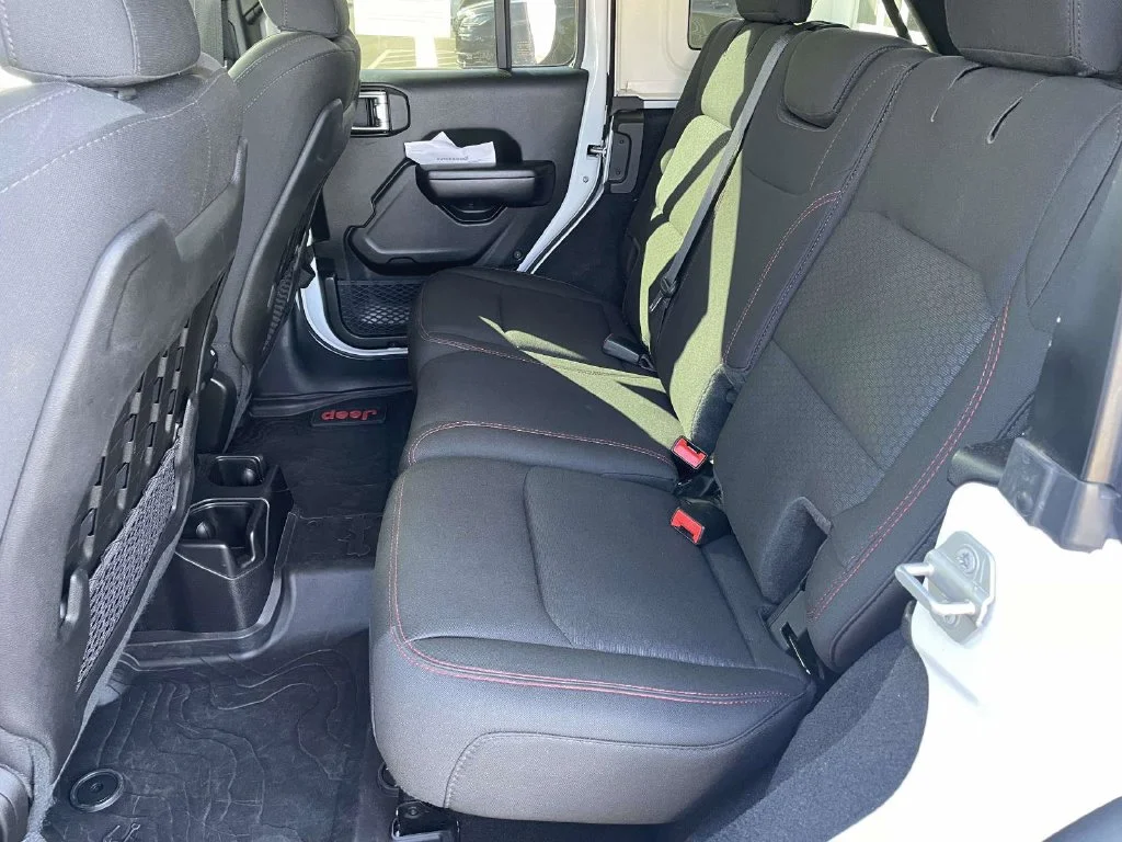 Used 2020 White Jeep Unlimited Rubicon image 12