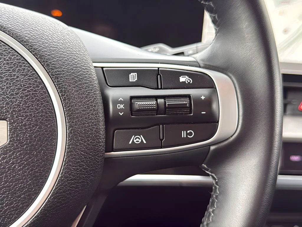 Used 2023 White Kia X-Line image 16