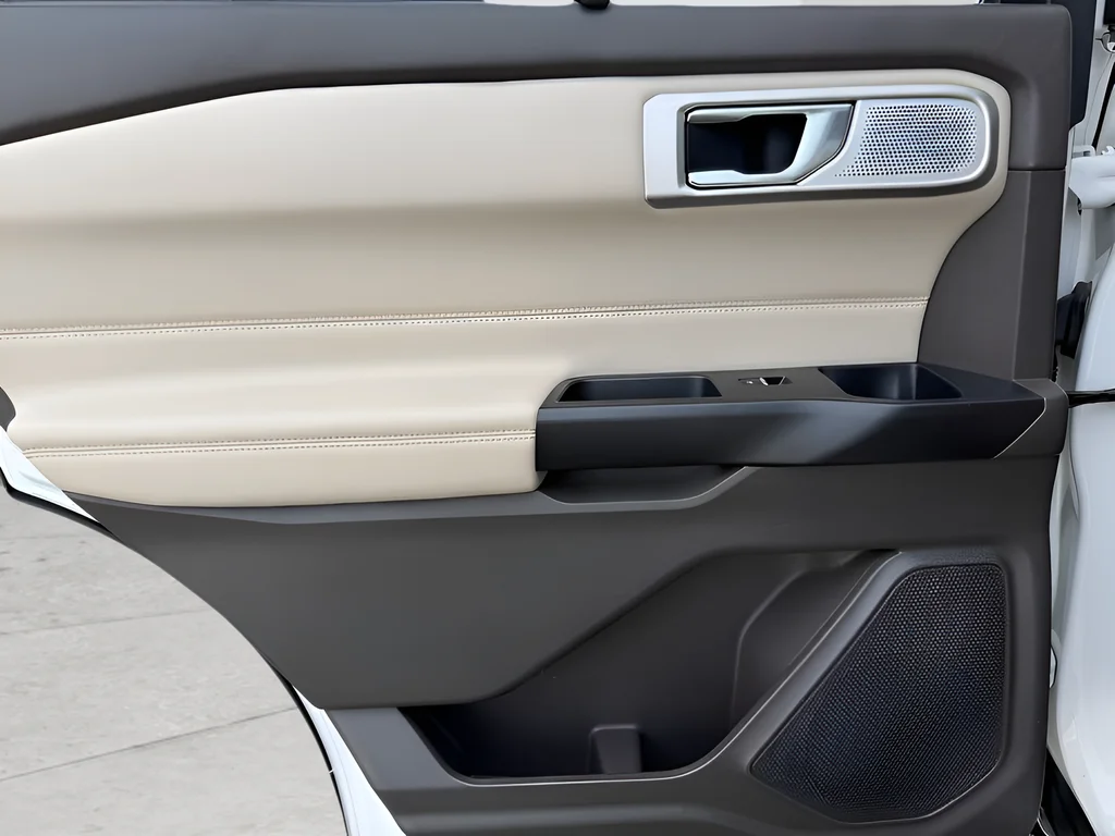 Used 2020 White Ford Platinum image 21