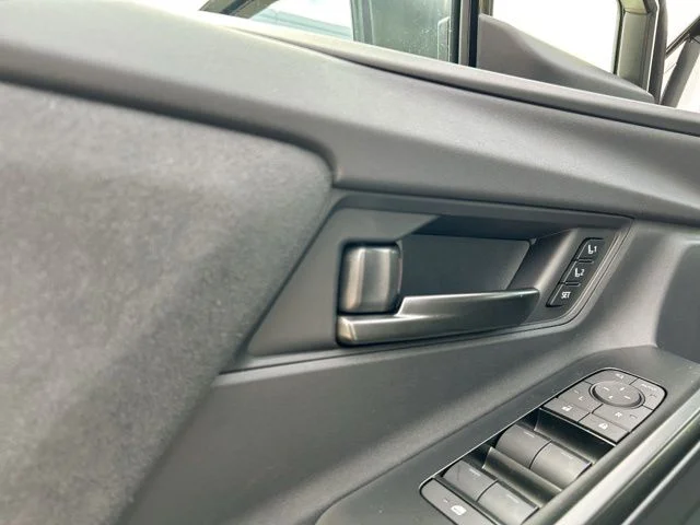 New 2026 Wind Chill Pearl with Midnight Black Metallic roof <sup>1</sup> Toyota  XSE image 27