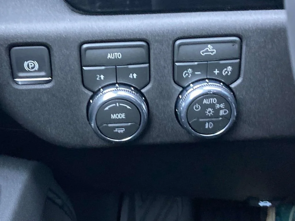 New 2026 Sterling Metallic GMC Elevation image 26