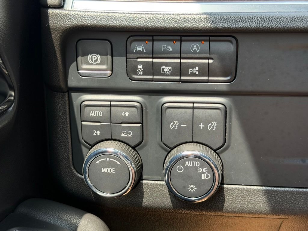 Used 2025 Black Chevrolet LT image 34