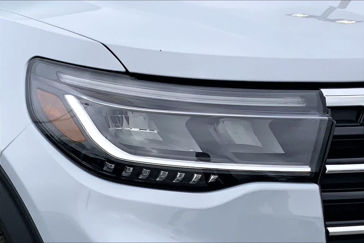New 2026 Space White Metallic Ford Active image 10