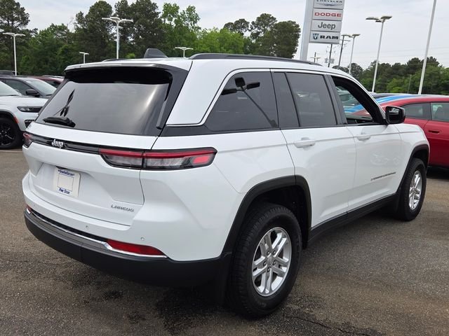 Used 2025 White Jeep Laredo image 12