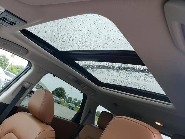 Used 2022 Gray Nissan Platinum image 19